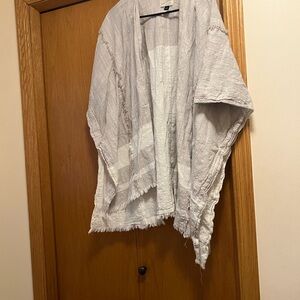 Universal Thread Gray Striped Women's Top